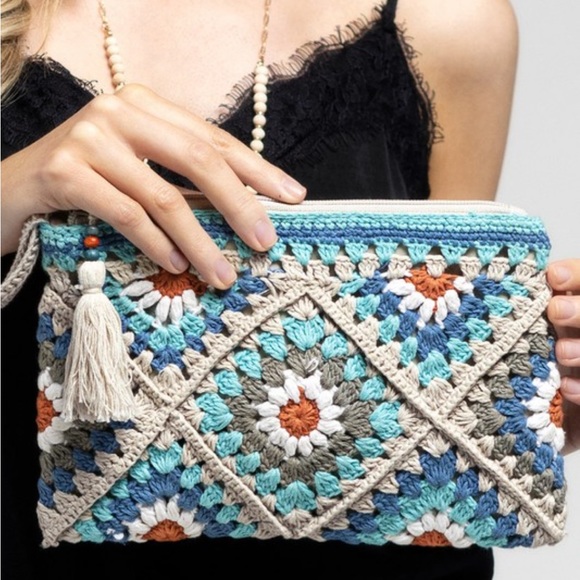 Handmade Granny Square Crochet Tile Pouch/ Clutch/ wristlet in Periwinkle blue - Picture 8 of 14